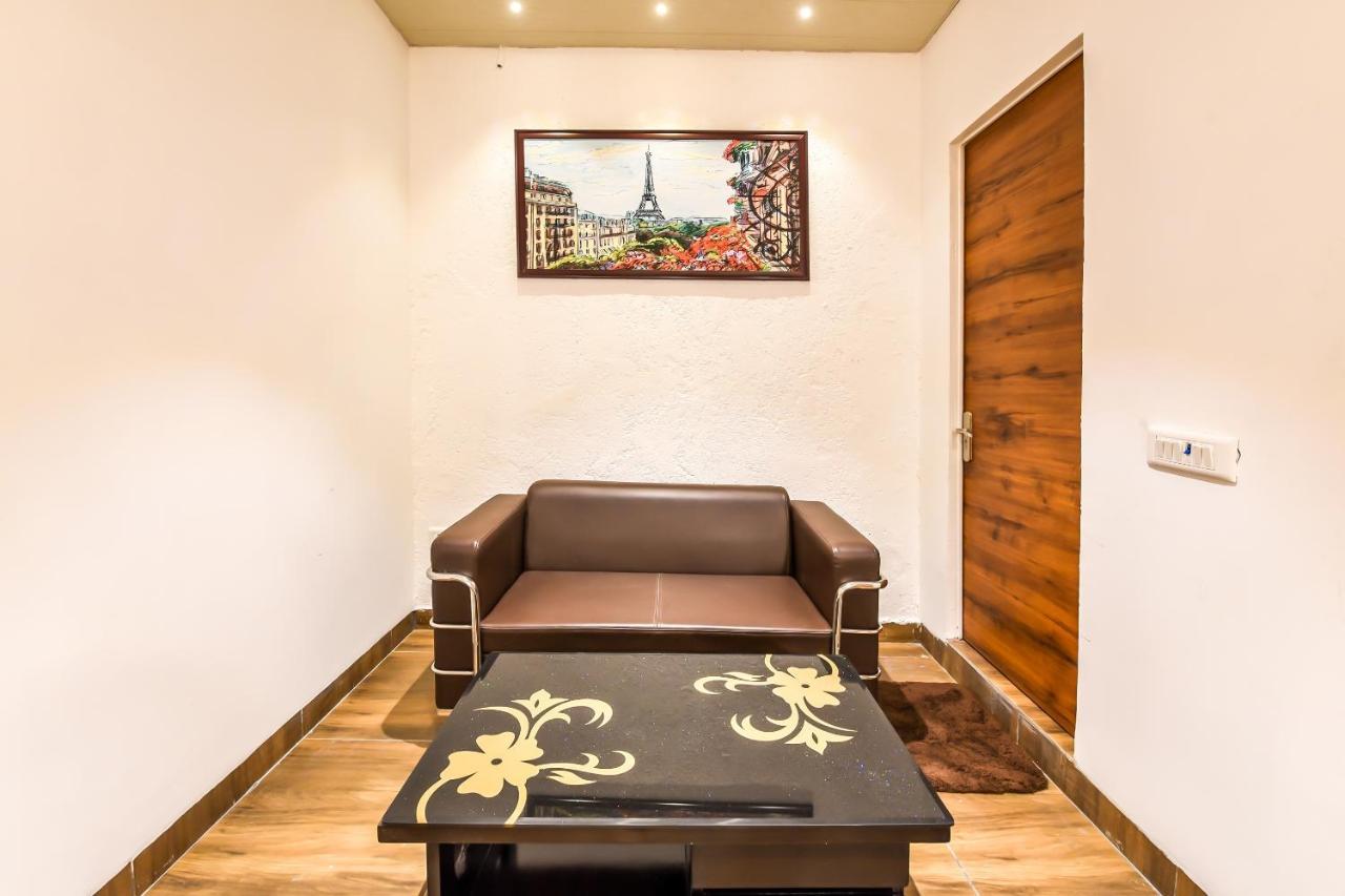 CAPITAL O 19133 Oak Tree Hotell New Delhi Eksteriør bilde