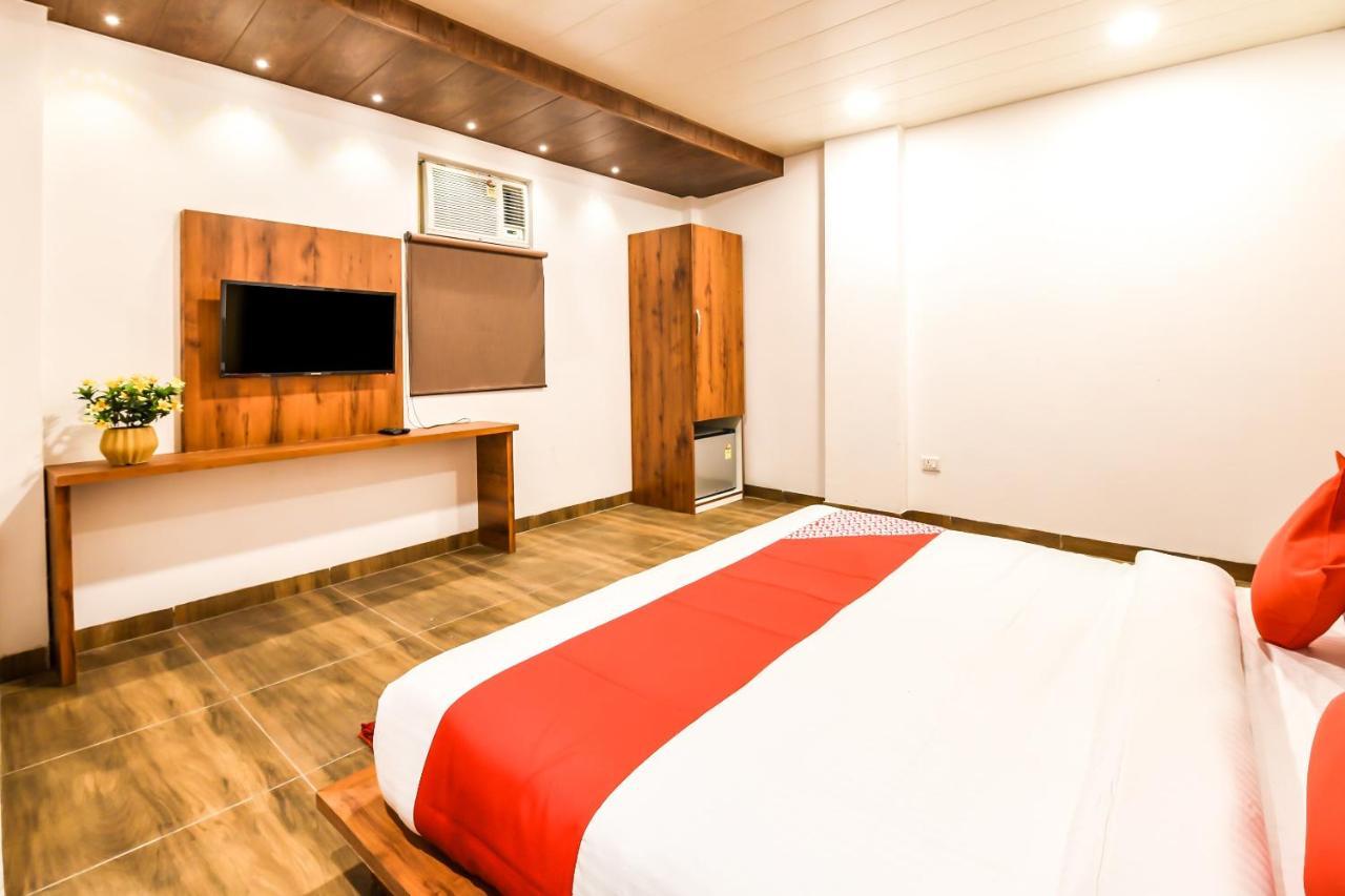 CAPITAL O 19133 Oak Tree Hotell New Delhi Eksteriør bilde
