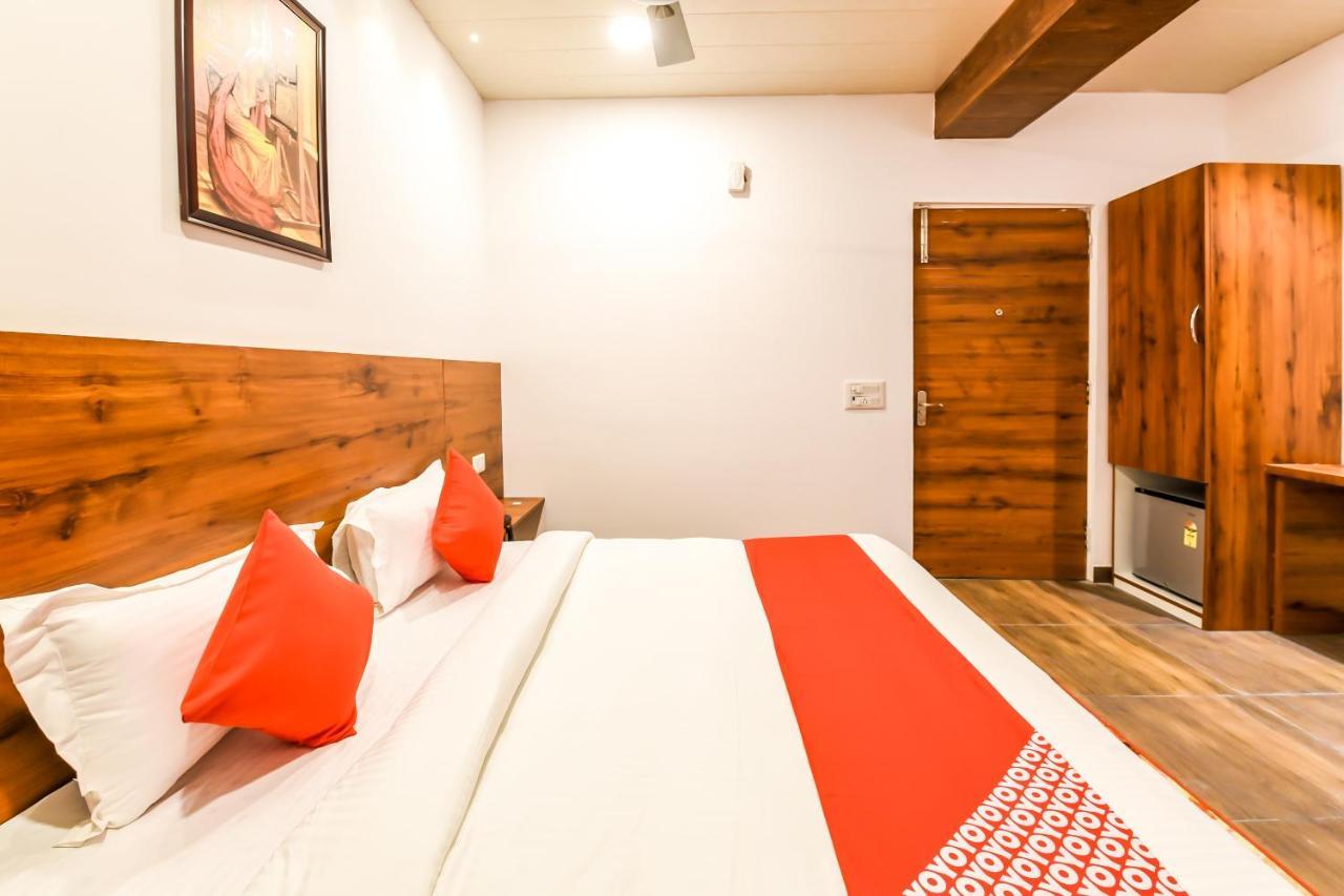 CAPITAL O 19133 Oak Tree Hotell New Delhi Eksteriør bilde