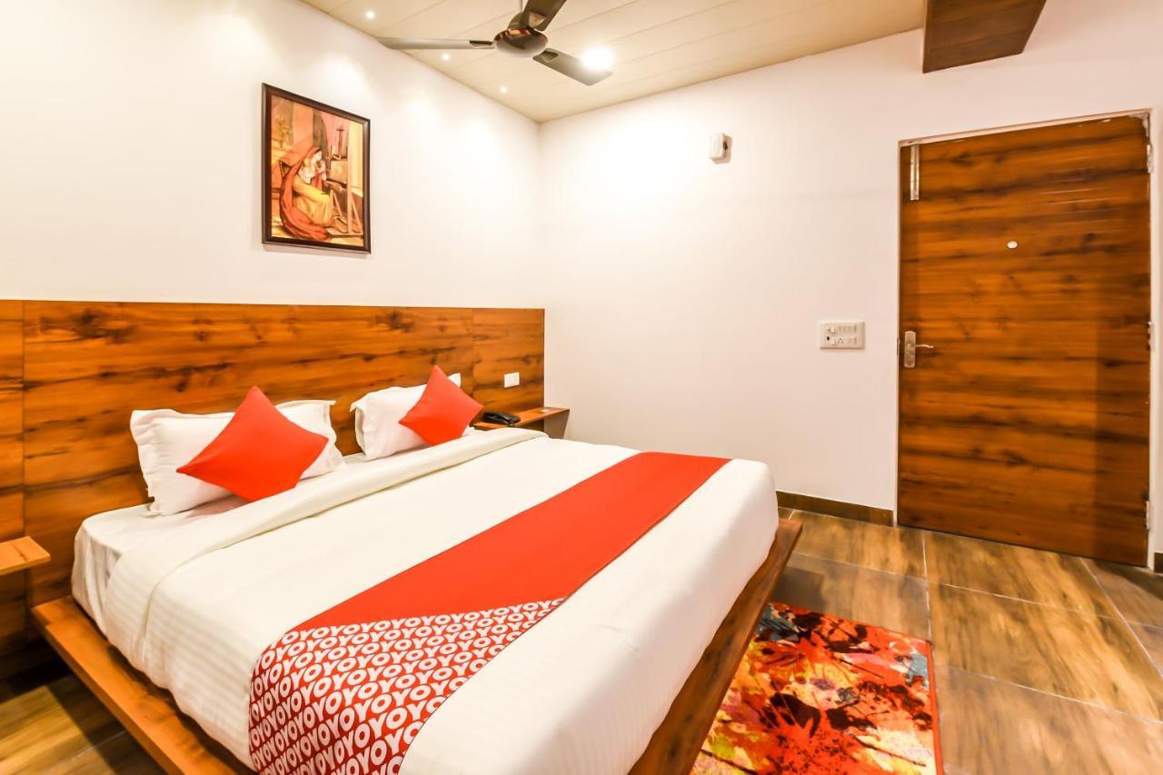CAPITAL O 19133 Oak Tree Hotell New Delhi Eksteriør bilde