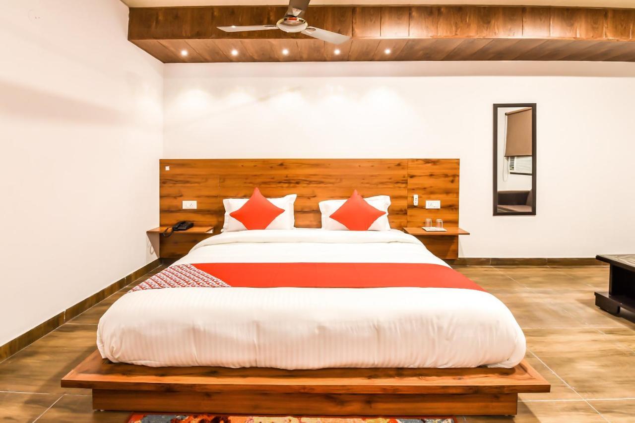CAPITAL O 19133 Oak Tree Hotell New Delhi Eksteriør bilde