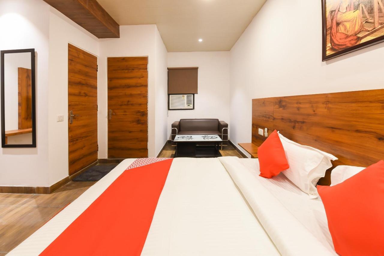 CAPITAL O 19133 Oak Tree Hotell New Delhi Eksteriør bilde