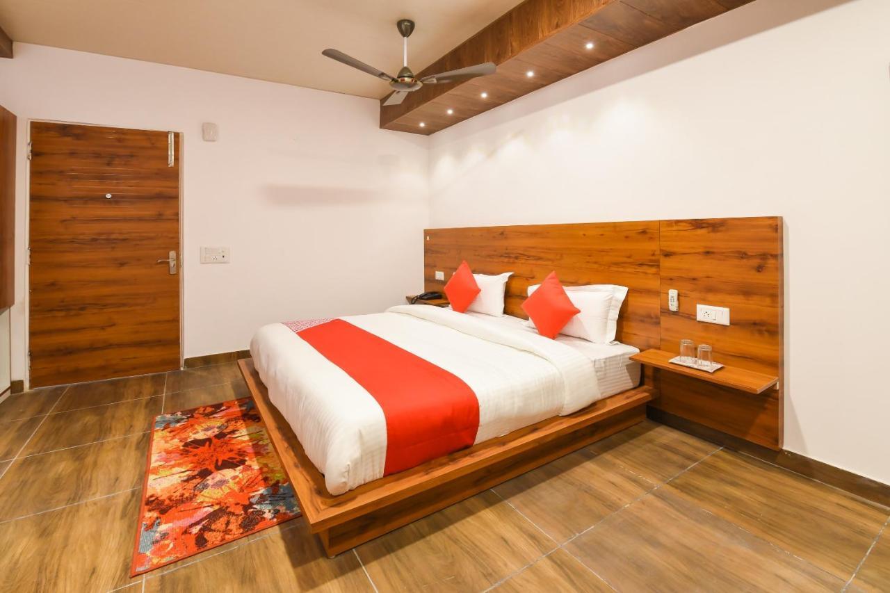 CAPITAL O 19133 Oak Tree Hotell New Delhi Eksteriør bilde