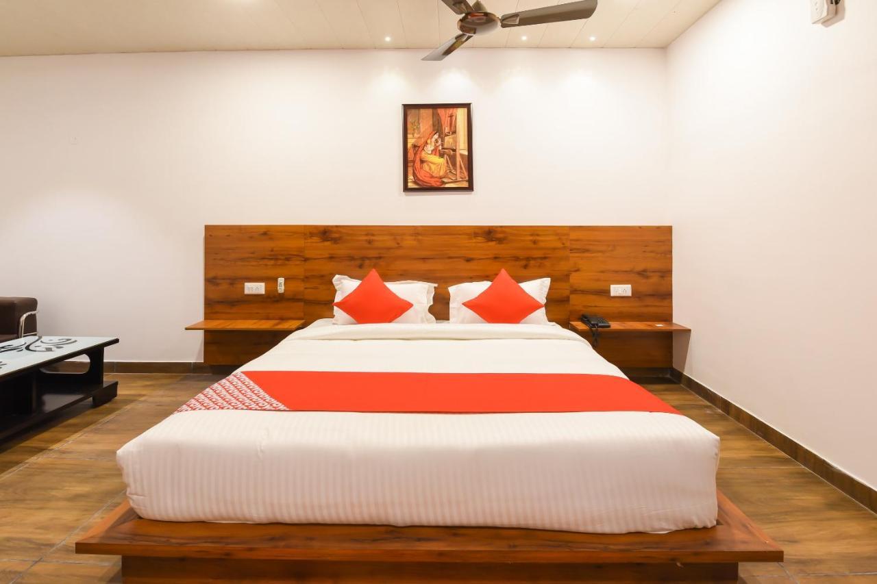 CAPITAL O 19133 Oak Tree Hotell New Delhi Eksteriør bilde