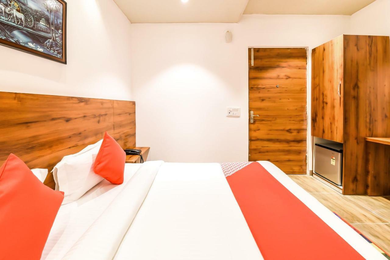CAPITAL O 19133 Oak Tree Hotell New Delhi Eksteriør bilde