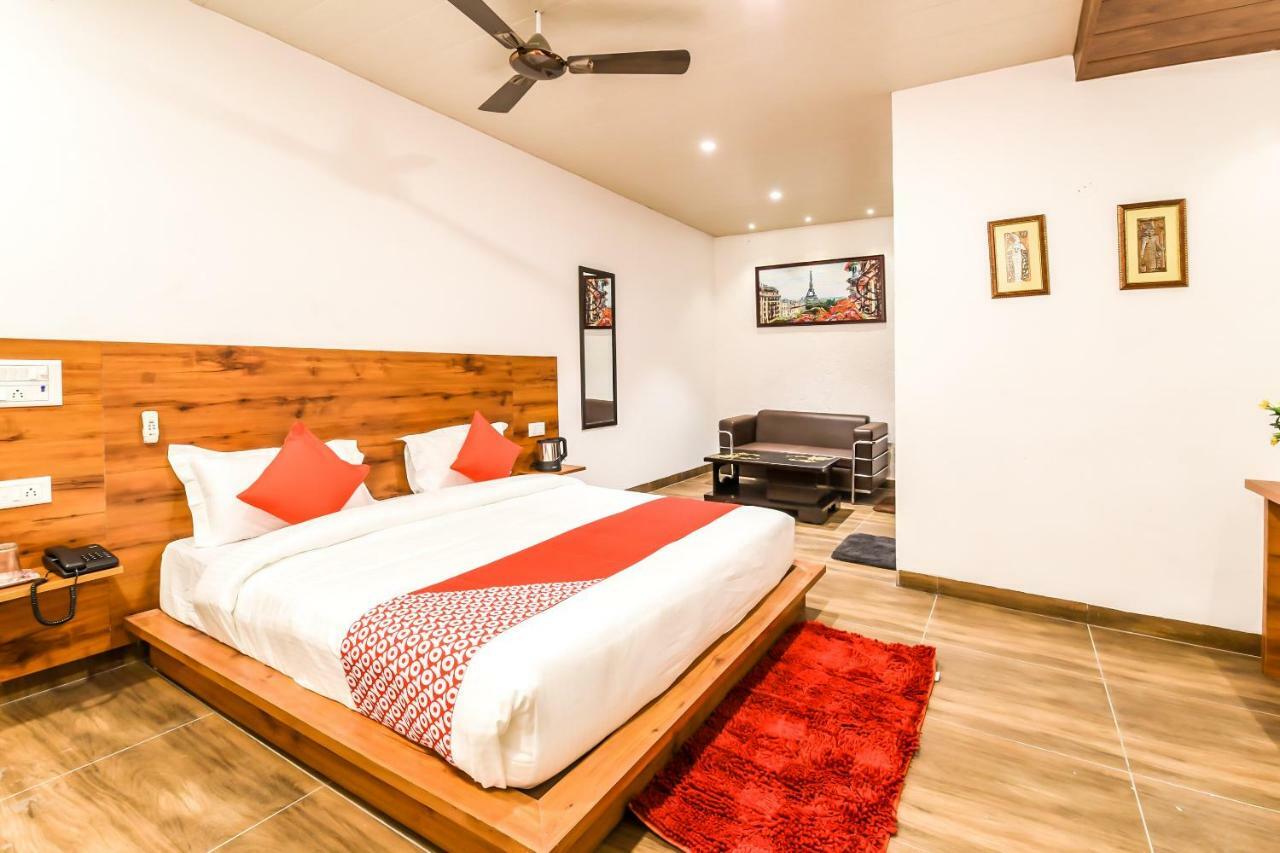 CAPITAL O 19133 Oak Tree Hotell New Delhi Eksteriør bilde