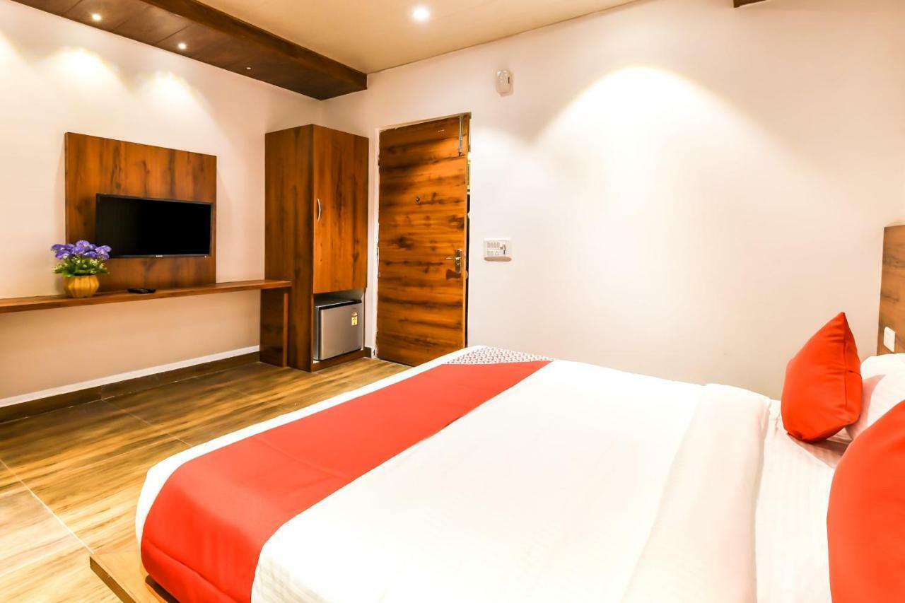 CAPITAL O 19133 Oak Tree Hotell New Delhi Eksteriør bilde