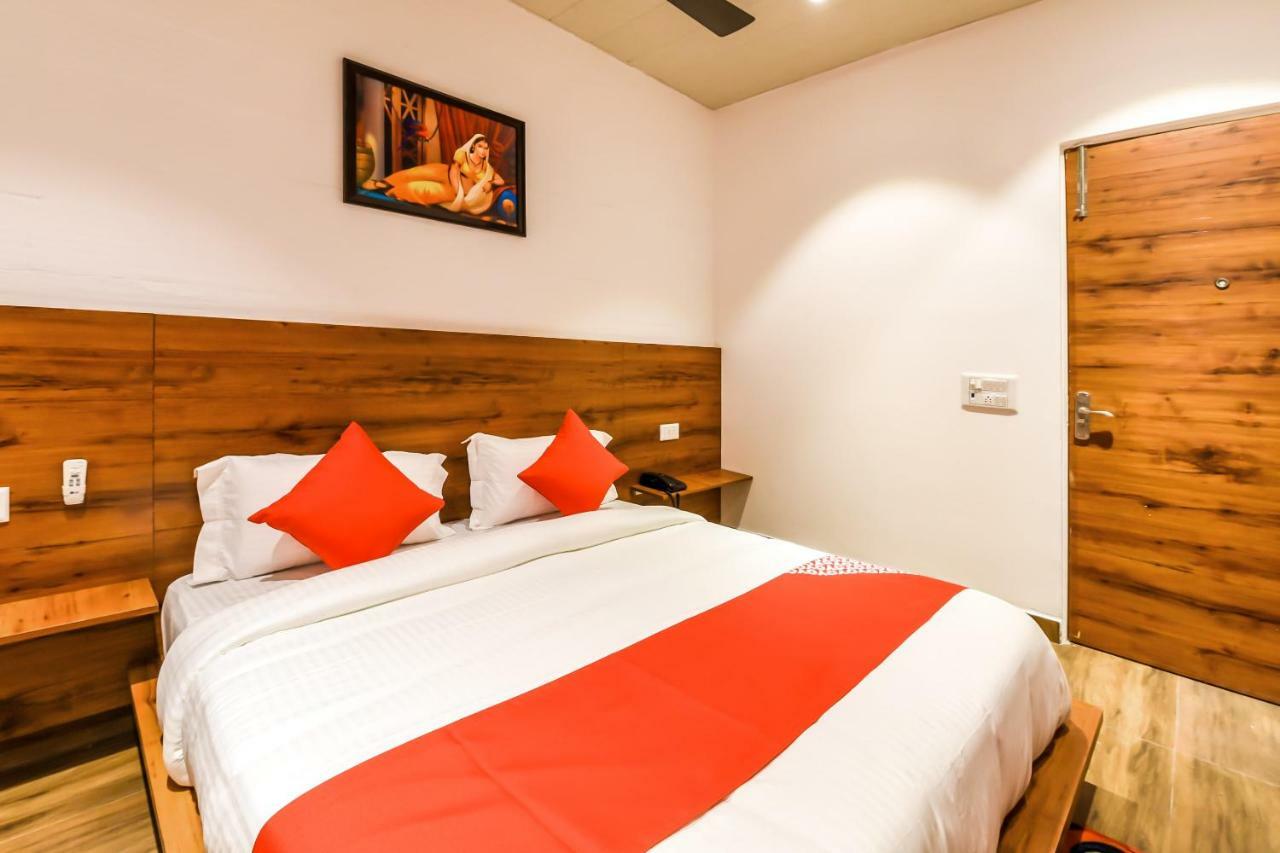 CAPITAL O 19133 Oak Tree Hotell New Delhi Eksteriør bilde