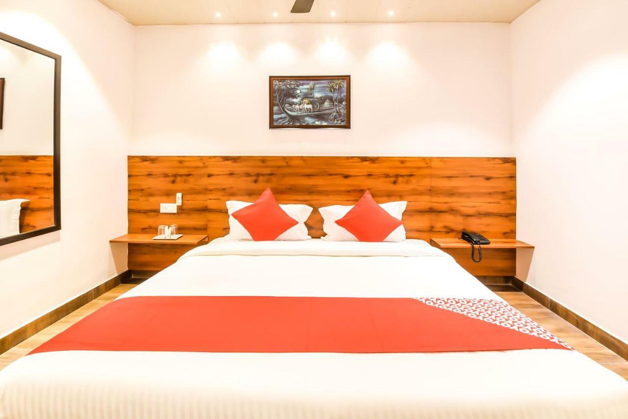CAPITAL O 19133 Oak Tree Hotell New Delhi Eksteriør bilde