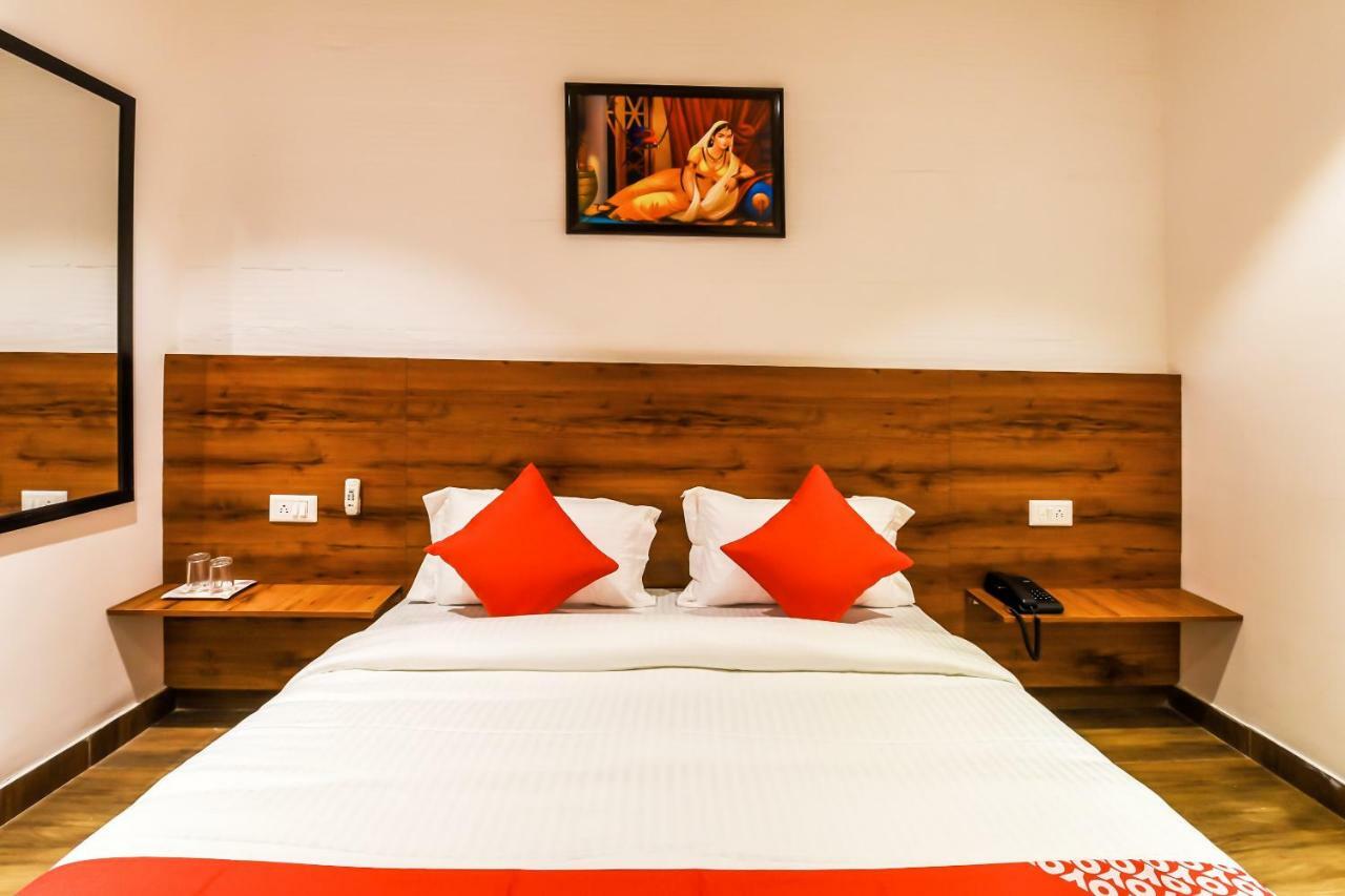 CAPITAL O 19133 Oak Tree Hotell New Delhi Eksteriør bilde